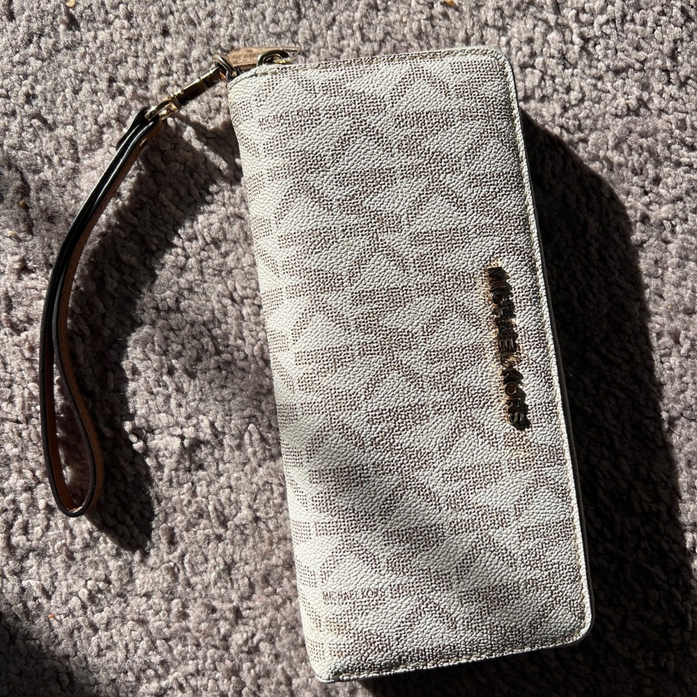 Michael Kors Jet Set Continental Travel Clutch Wristlet Wallet